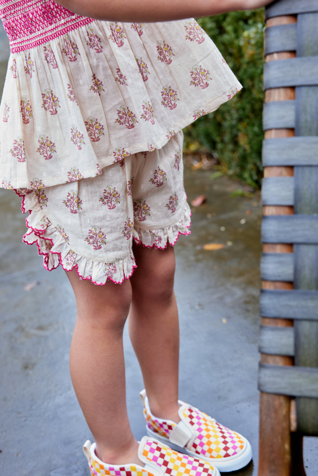 Short Dahia